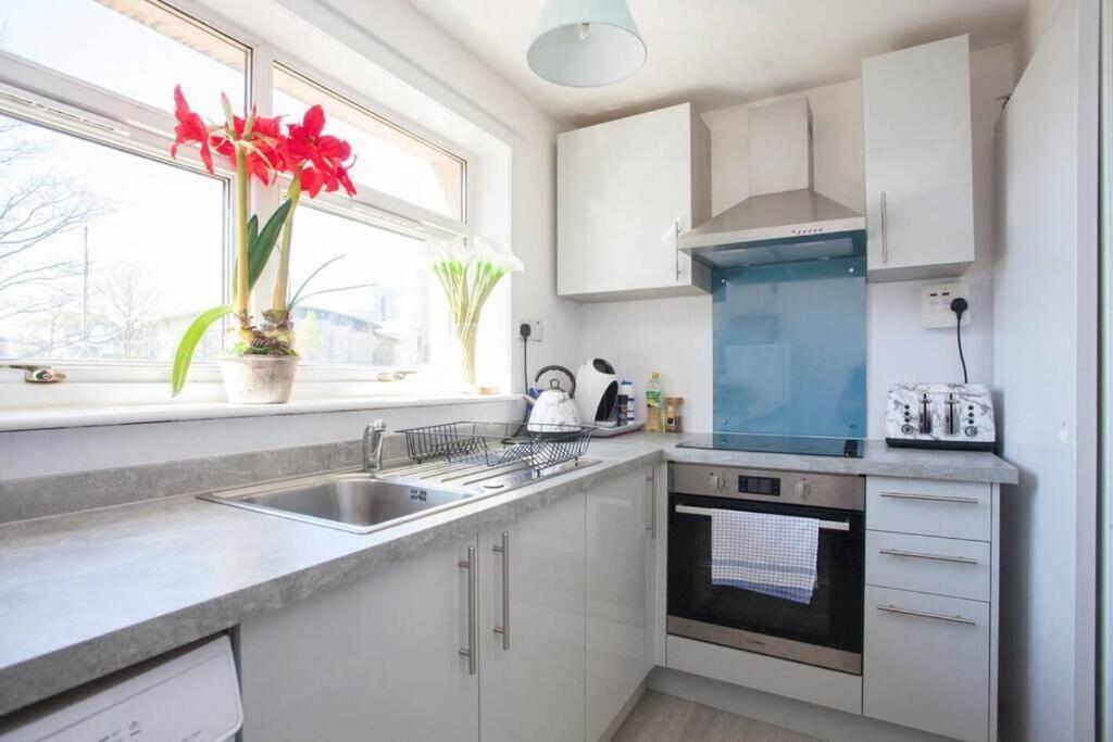 글라스고 Cosy 1 Bed With Parking In City Centre 아파트 외부 사진
